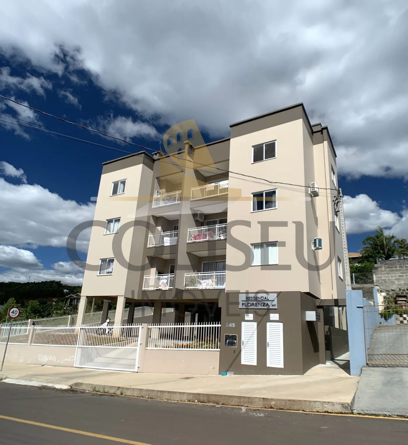 Alugar Apartamento / Padr&atilde;o em Conc&oacute;rdia R$ 1.300,00 - Foto 1