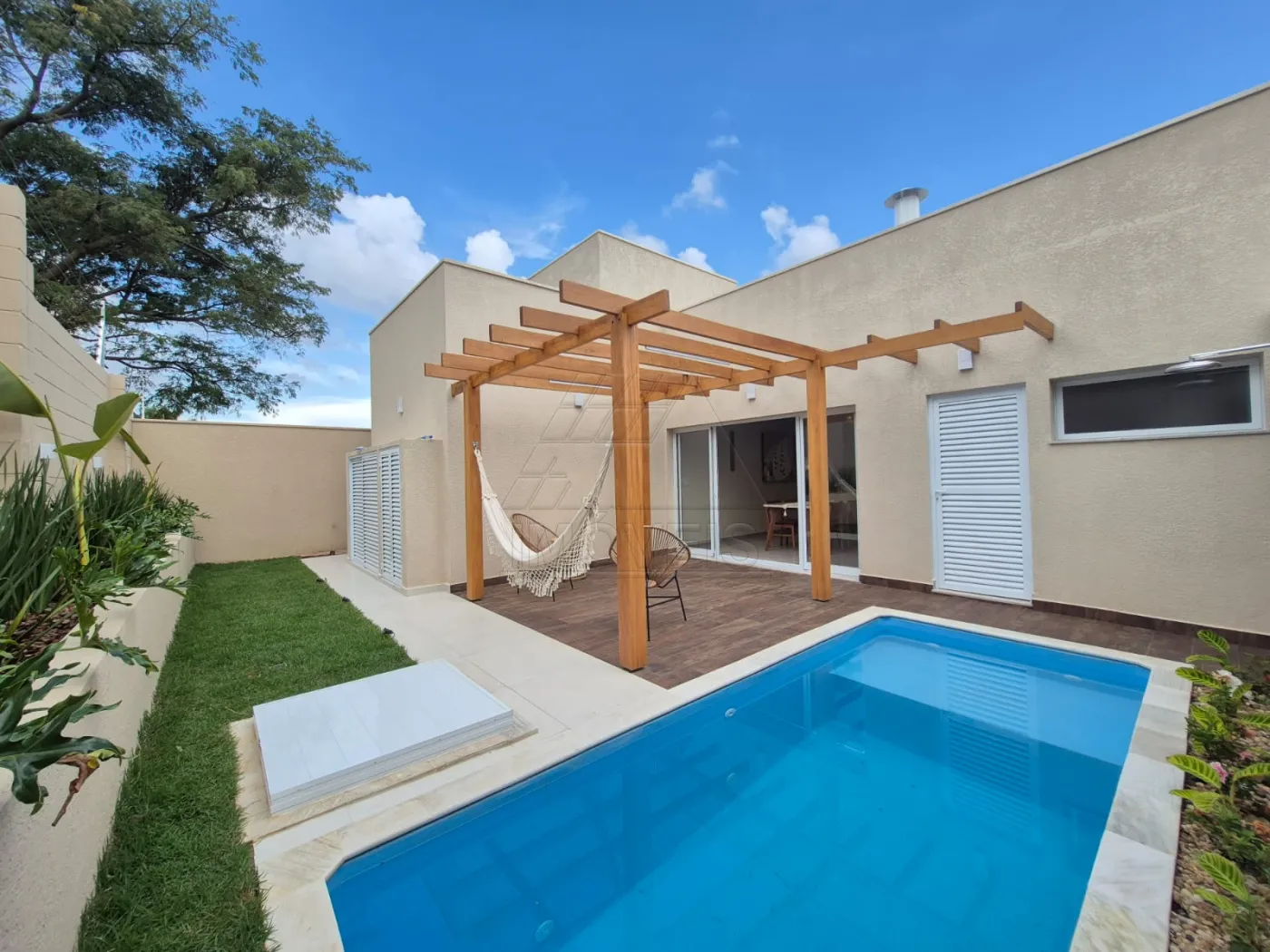 Casa em condomínio em Jardim Florença