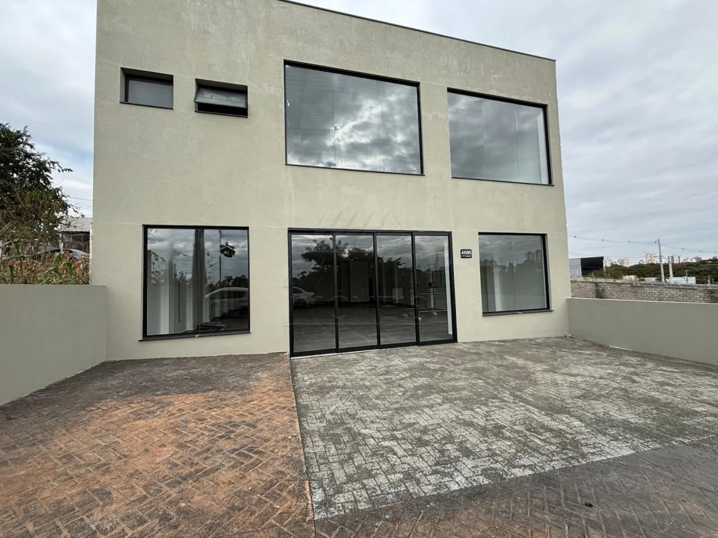 Estabelecimento Comercial em Loteamento Residencial Jardim dos Pinheiros