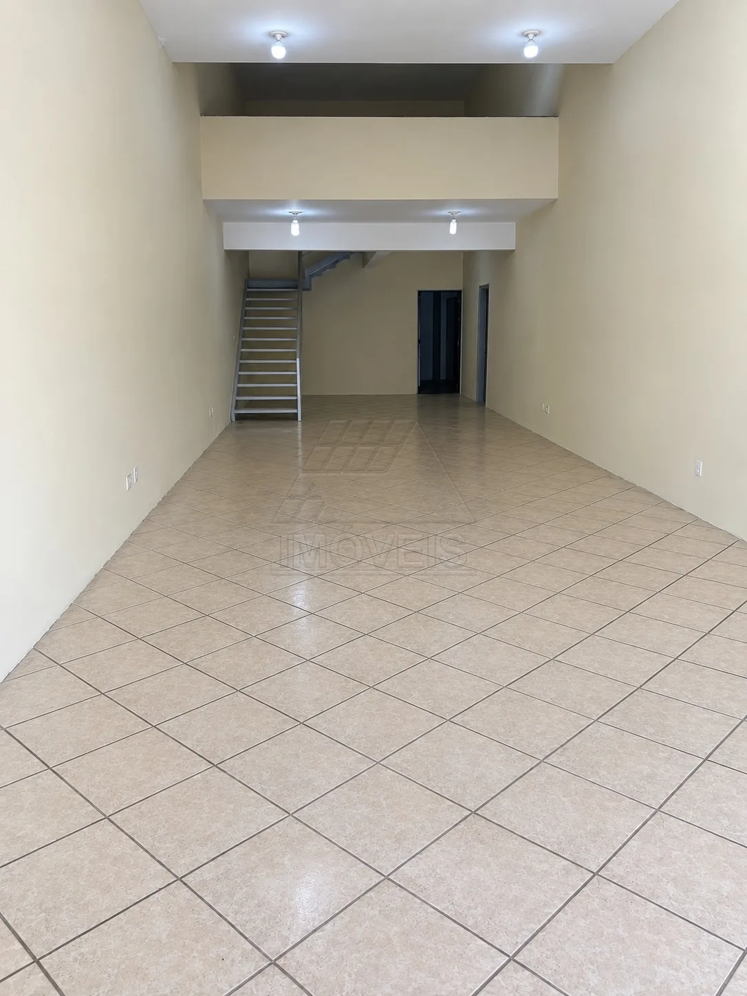 Estabelecimento Comercial em Vila Molon