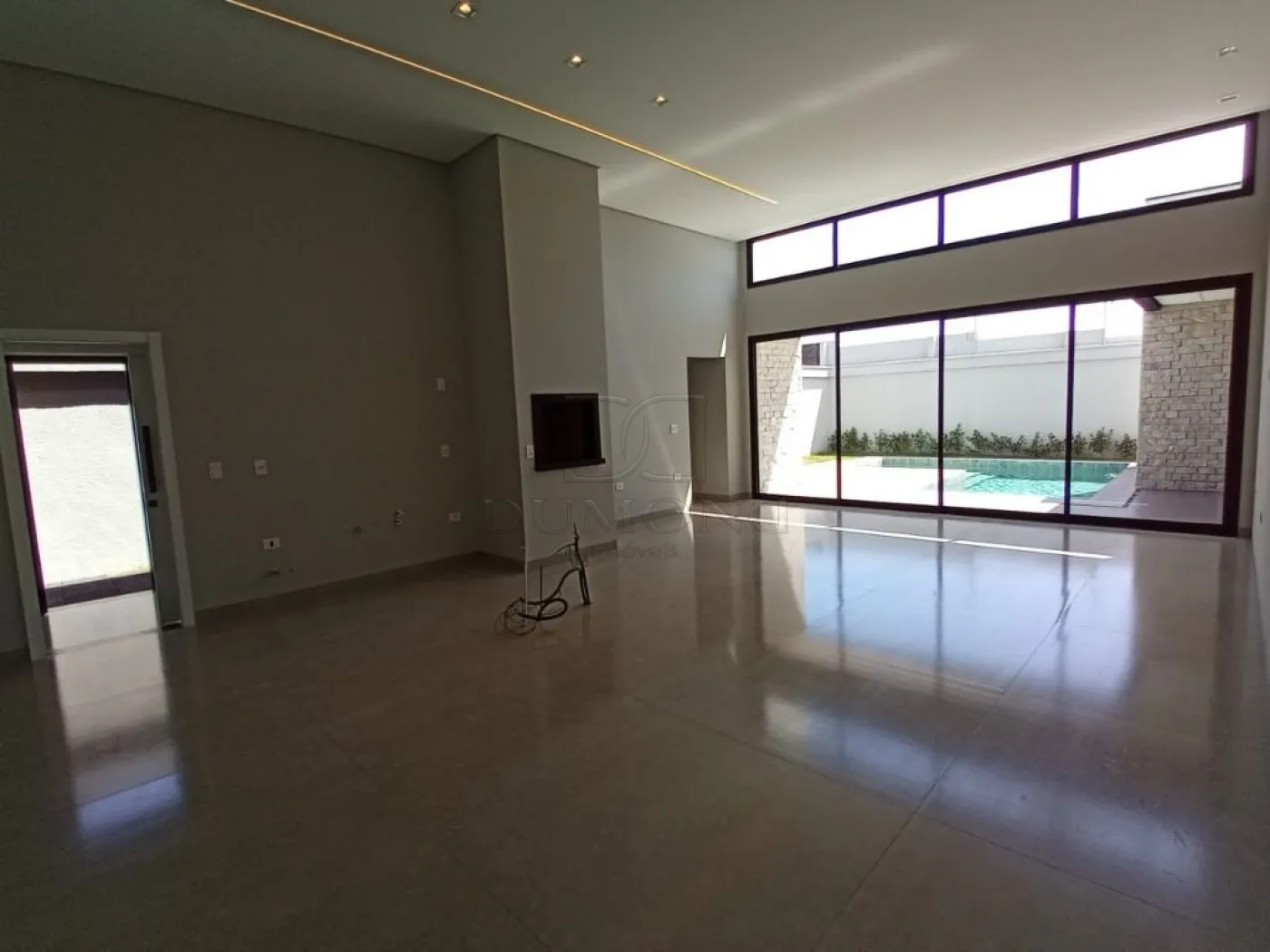 Casa com 3 dormitórios à venda com 266 m² no Condomínio Águas Claras em Foz do Iguaçu/PR