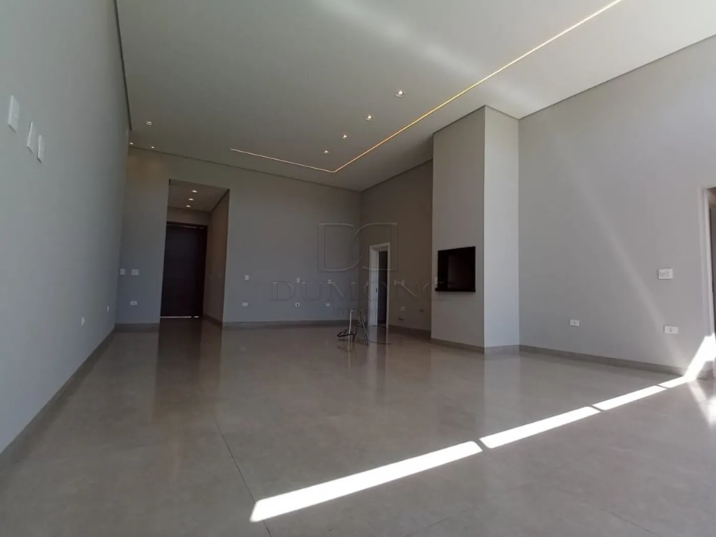 Casa com 3 dormitórios à venda com 266 m² no Condomínio Águas Claras em Foz do Iguaçu/PR