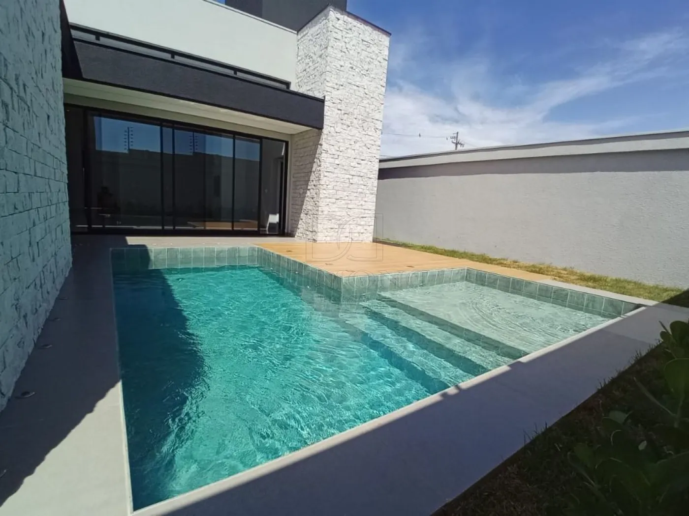 Casa com 3 dormitórios à venda com 266 m² no Condomínio Águas Claras em Foz do Iguaçu/PR