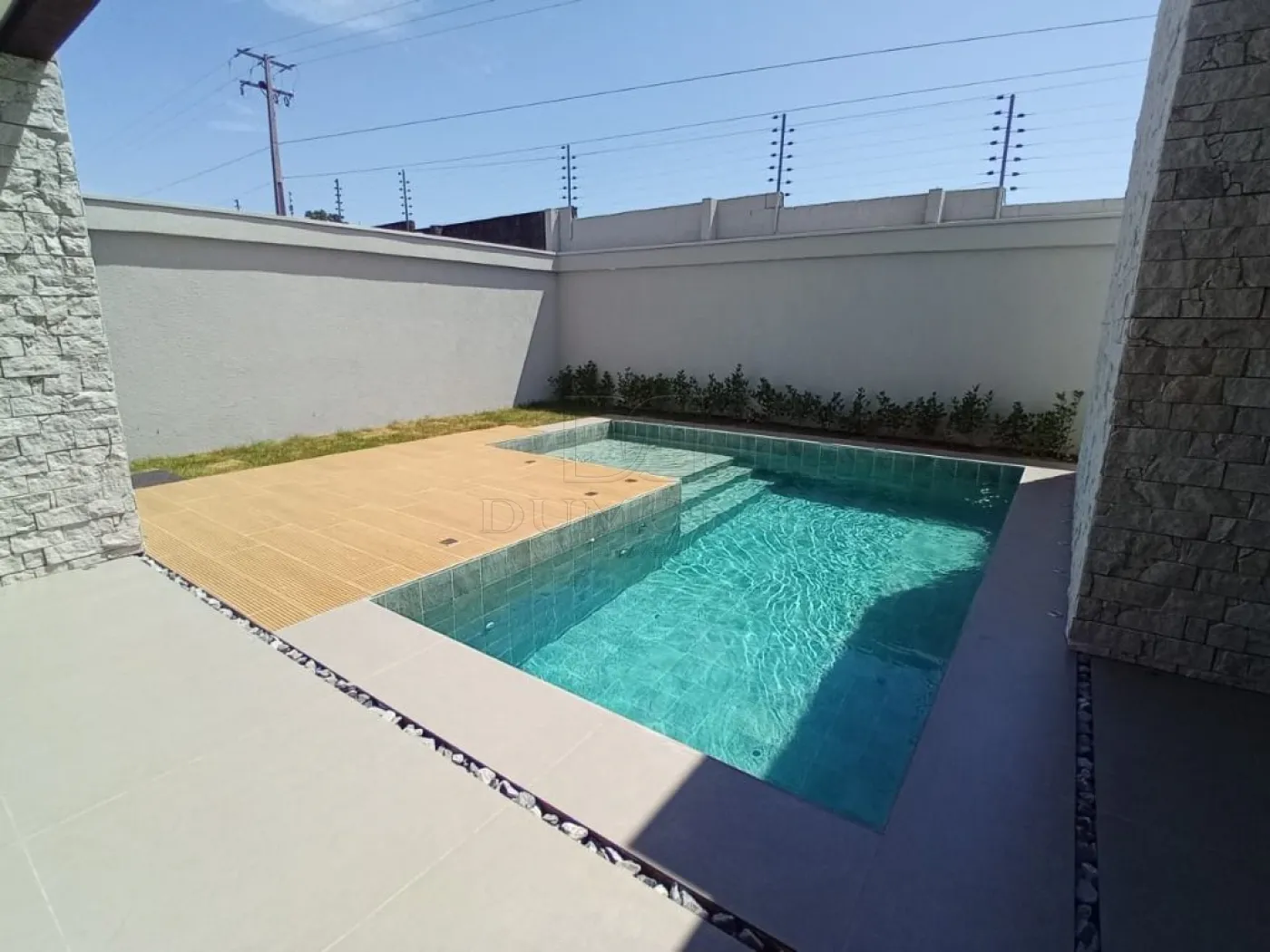Casa com 3 dormitórios à venda com 266 m² no Condomínio Águas Claras em Foz do Iguaçu/PR