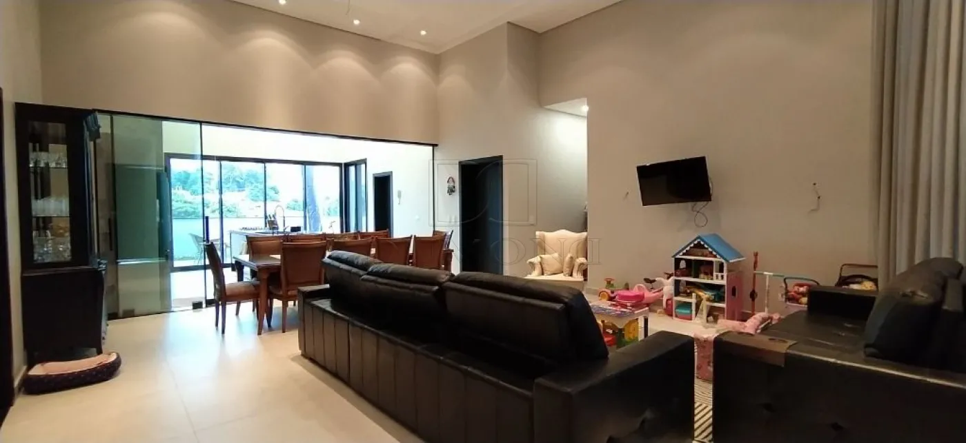 Casa em condomínio à 5 minutos do Centro - Venda R$ 2.350.000 - Aluguel R$ 11.000/mês - Condomínio Country Iguaçu
