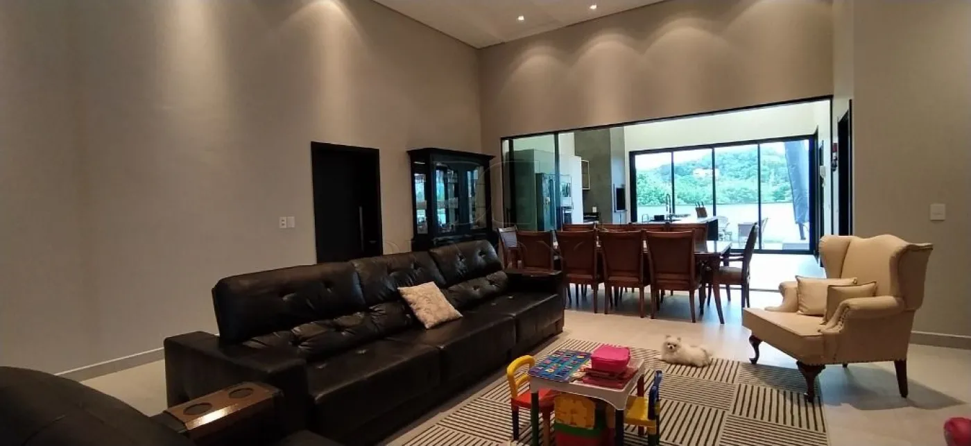 Casa em condomínio à 5 minutos do Centro - Venda R$ 2.350.000 - Aluguel R$ 11.000/mês - Condomínio Country Iguaçu