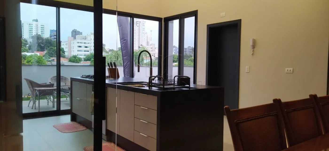 Casa em condomínio à 5 minutos do Centro - Venda R$ 2.350.000 - Aluguel R$ 11.000/mês - Condomínio Country Iguaçu