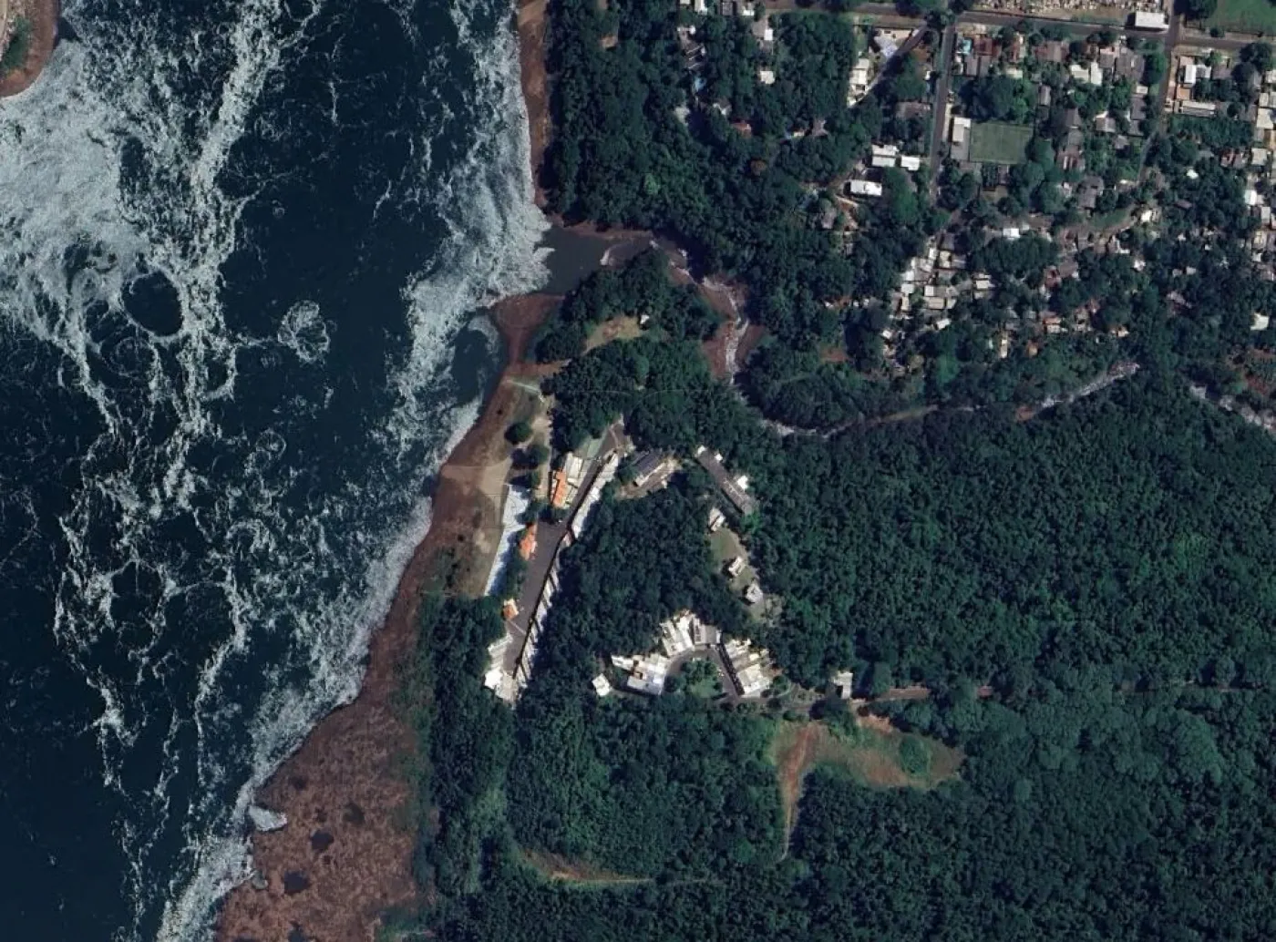 Sobrado com 2 dormitórios à venda com 280 m² no Cataratas Iate Clube em Foz do Iguaçu/PR - 188