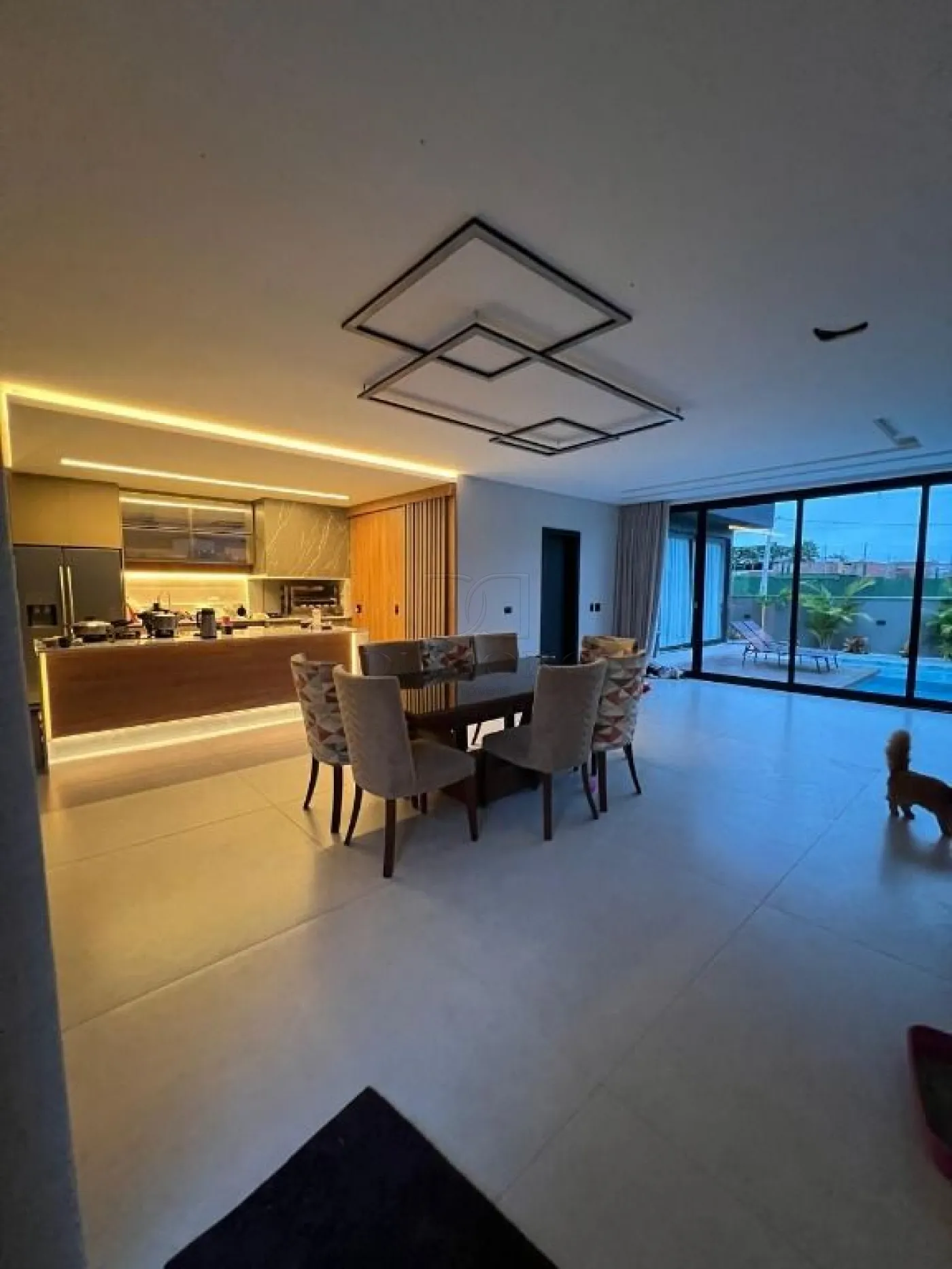LINDA CASA Á VENDA NO CONDOMÍNIO ROYAL FALLS YACHT !!!