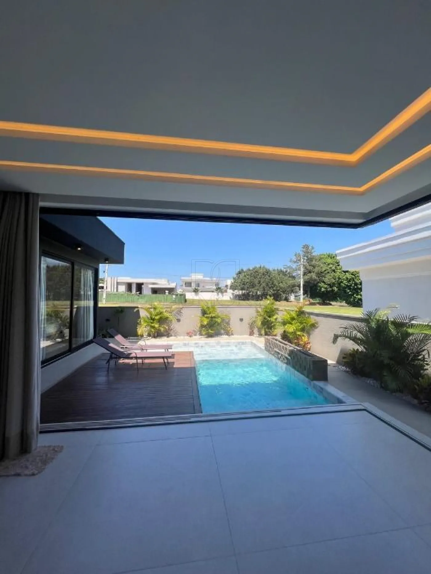 LINDA CASA Á VENDA NO CONDOMÍNIO ROYAL FALLS YACHT !!!