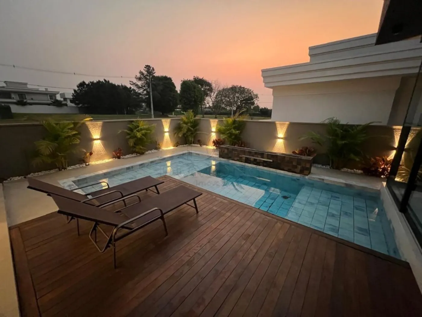 LINDA CASA Á VENDA NO CONDOMÍNIO ROYAL FALLS YACHT !!!