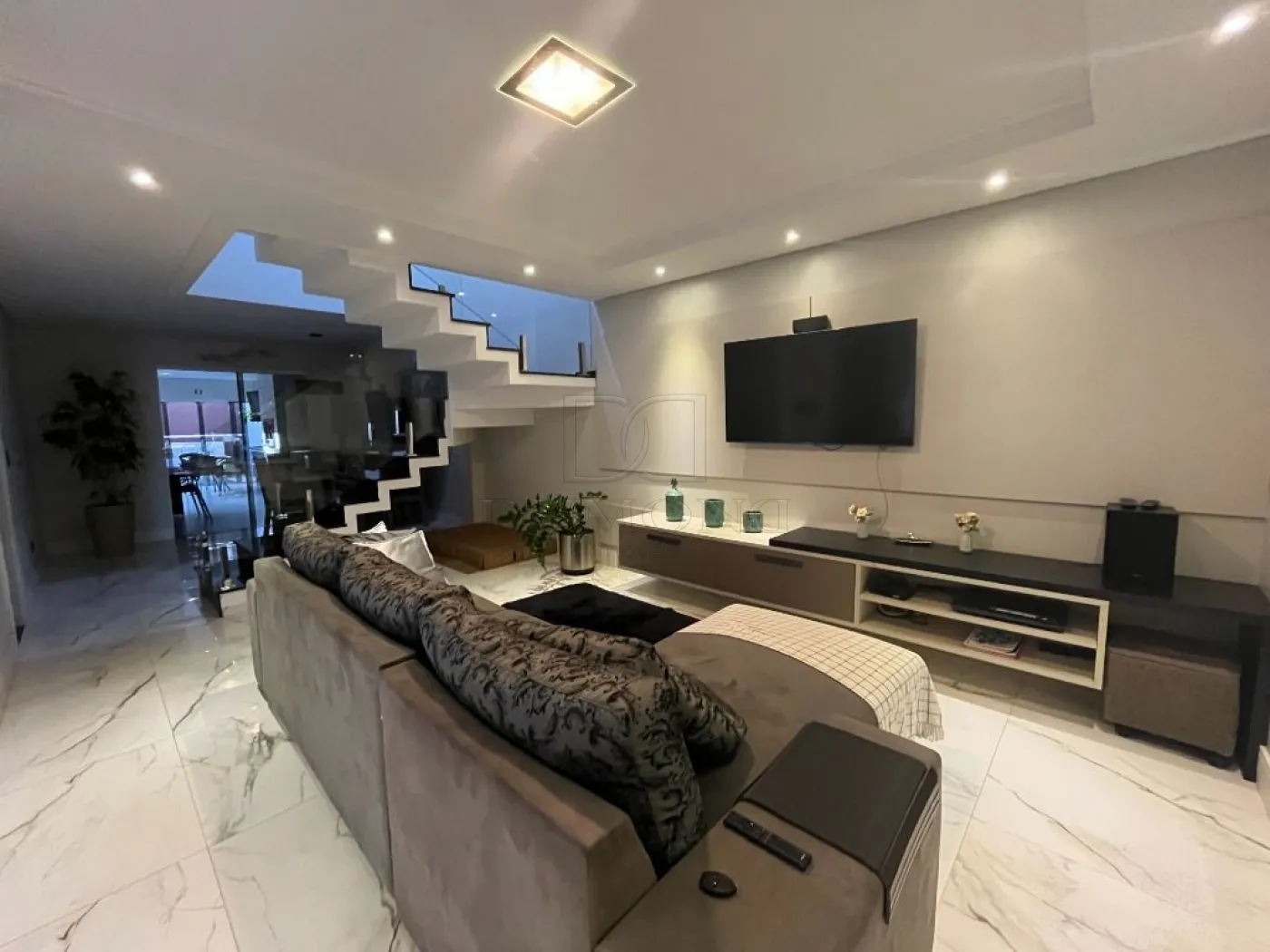 Sobrado com 3 dormitórios à venda com 220 m²  por R$ 990.000 no Jardim Panorama em Foz do Iguaçu/PR