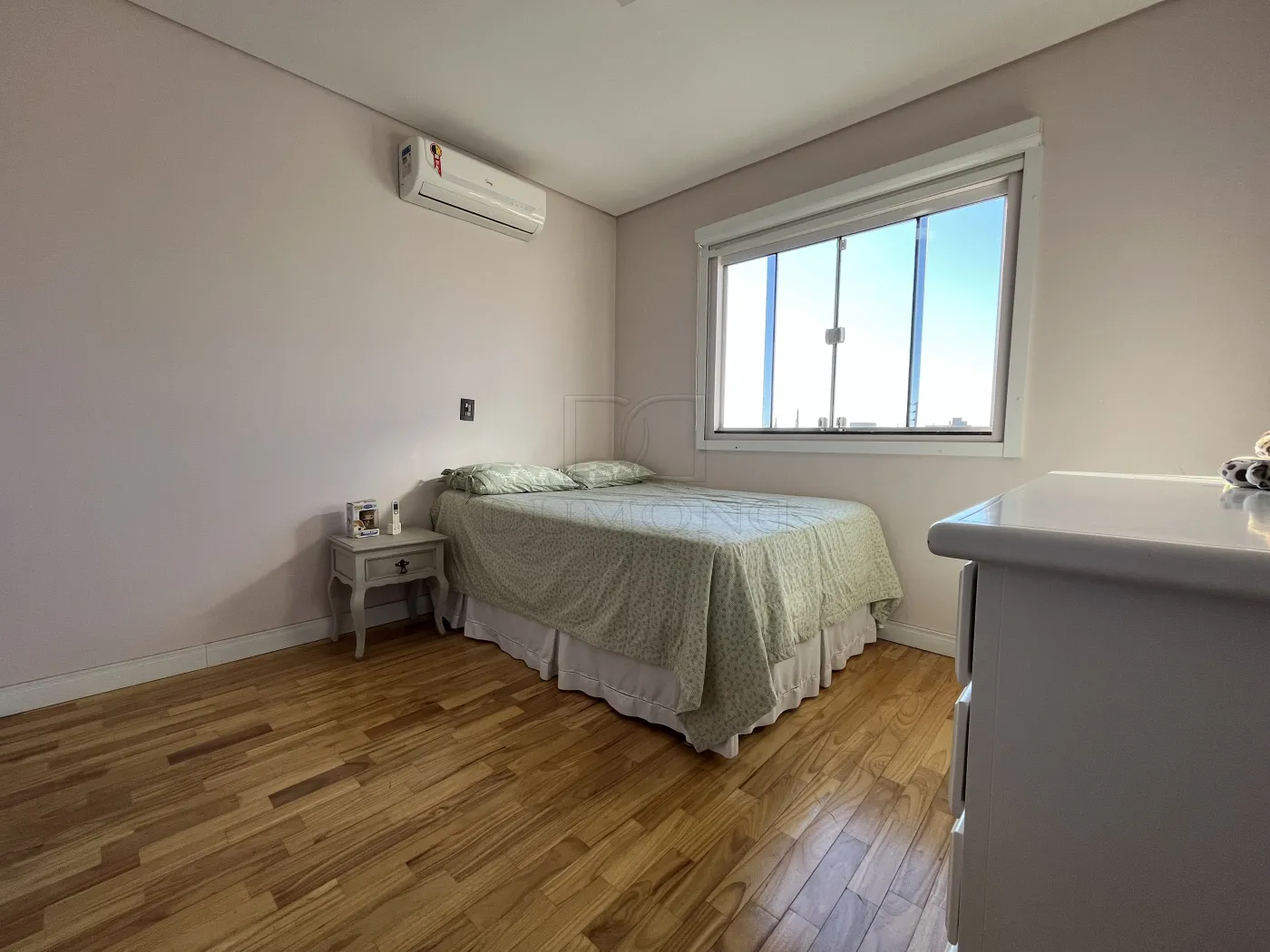 Sobrado com 3 dormitórios à venda com 220 m²  por R$ 990.000 no Jardim Panorama em Foz do Iguaçu/PR