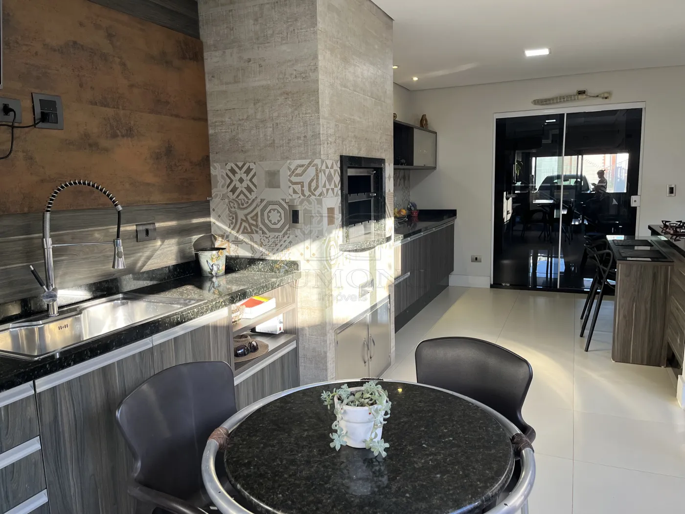 Sobrado com 3 dormitórios à venda com 220 m²  por R$ 990.000 no Jardim Panorama em Foz do Iguaçu/PR
