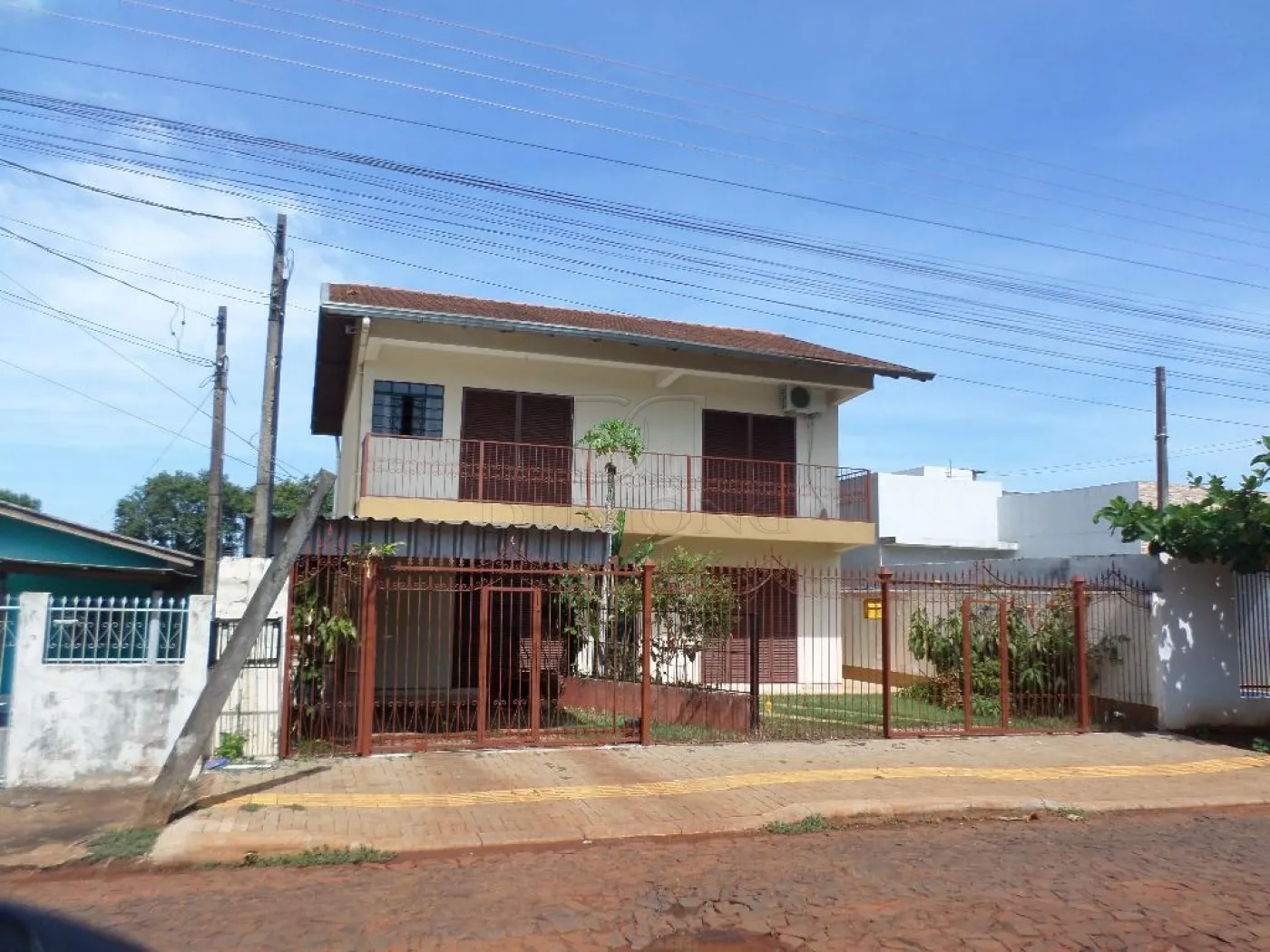 Sobrado com 4 dormitórios à venda com 165 m² por R$ 750.000 no Morumbi em Foz do Iguaçu/PR - 341