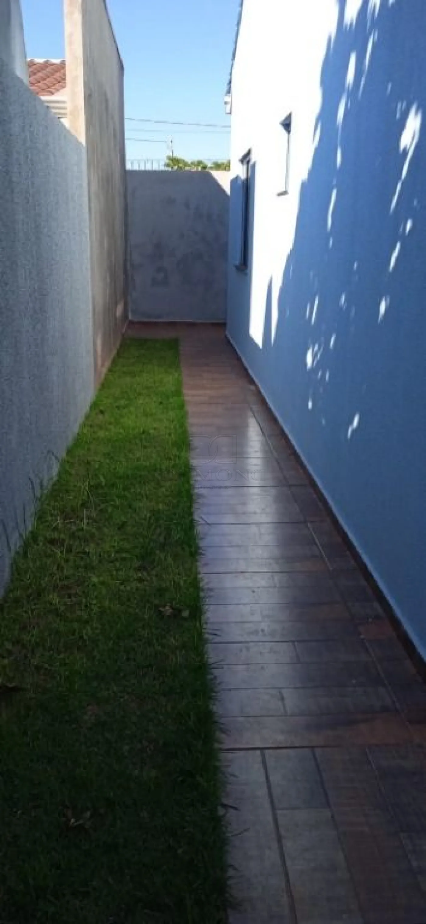 Linda Casa á venda no Parque da Lagoa