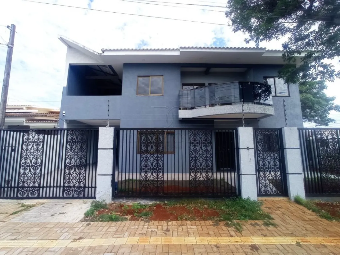 Sobrado com 5 dormitórios à venda, com 480 m²  no Jardim Ipê em Foz do Iguaçu/PR