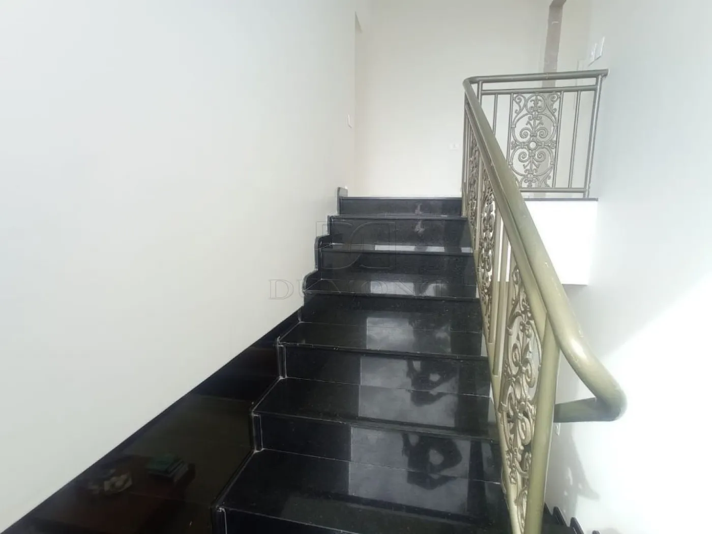 Sobrado com 5 dormitórios à venda, com 480 m²  no Jardim Ipê em Foz do Iguaçu/PR