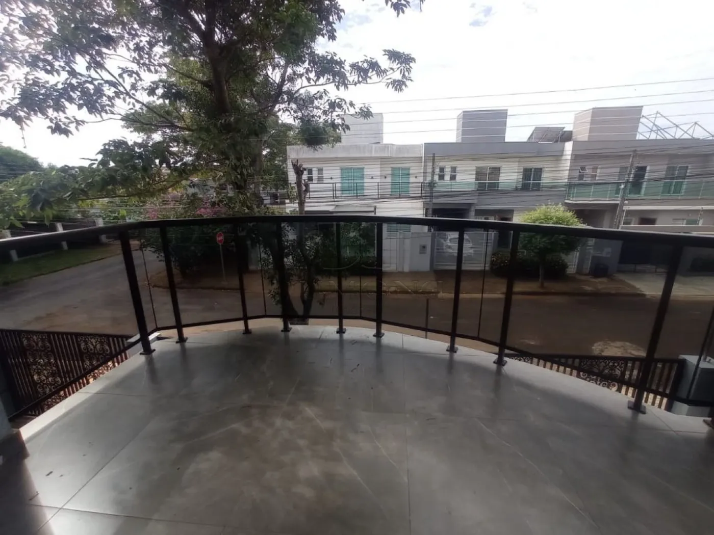 Sobrado com 5 dormitórios à venda, com 480 m²  no Jardim Ipê em Foz do Iguaçu/PR