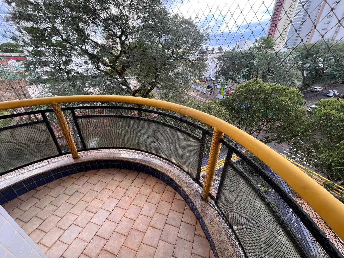 Apartamento com 3 dormitórios no Condomínio Residencial Rio negro em Foz do Iguaçu/PR