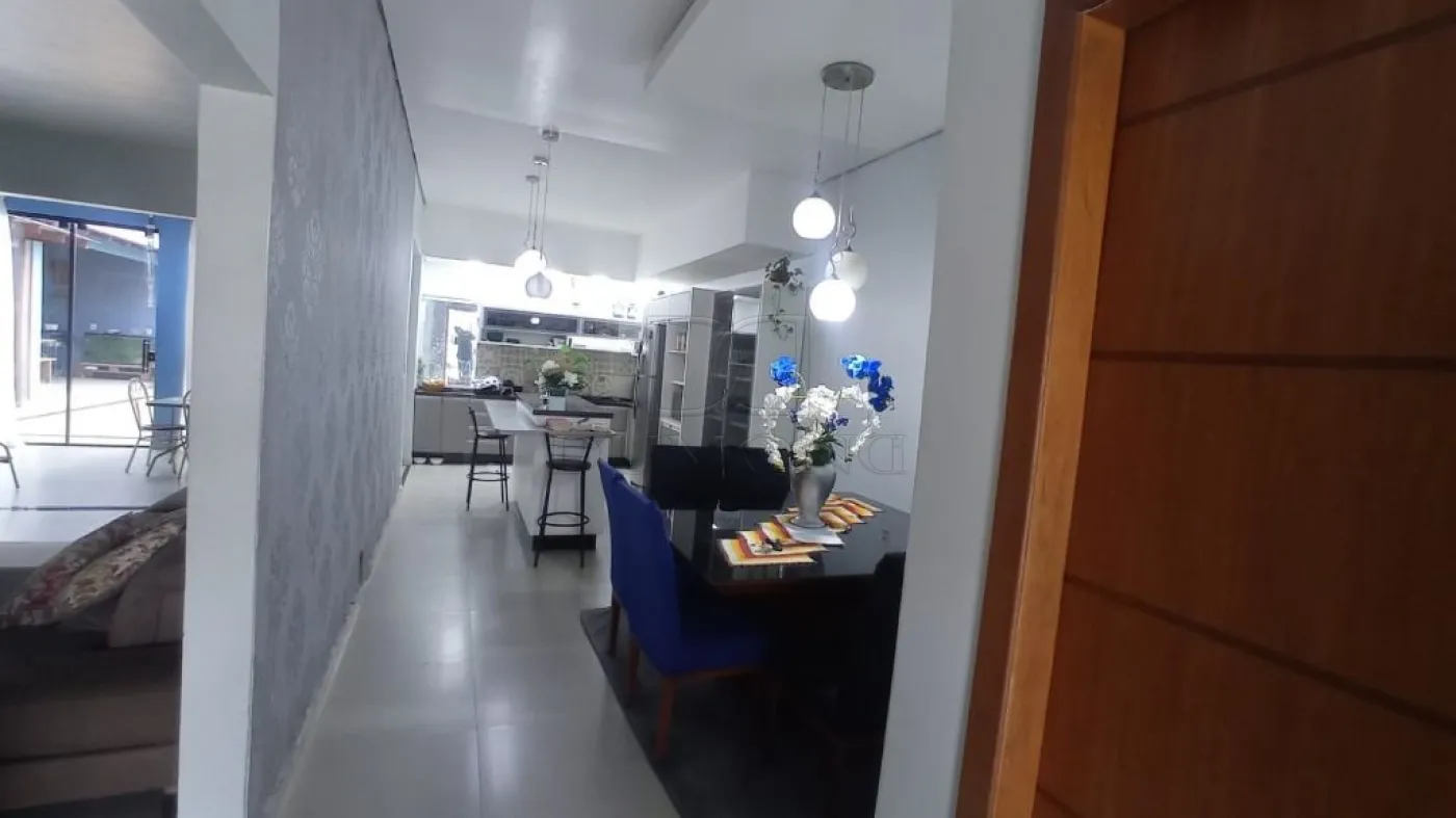 Casa com 3 dormitórios à venda com 214 m² por R$ 947.000 no Jardim Santa Rosa em Foz do Iguaçu/PR -