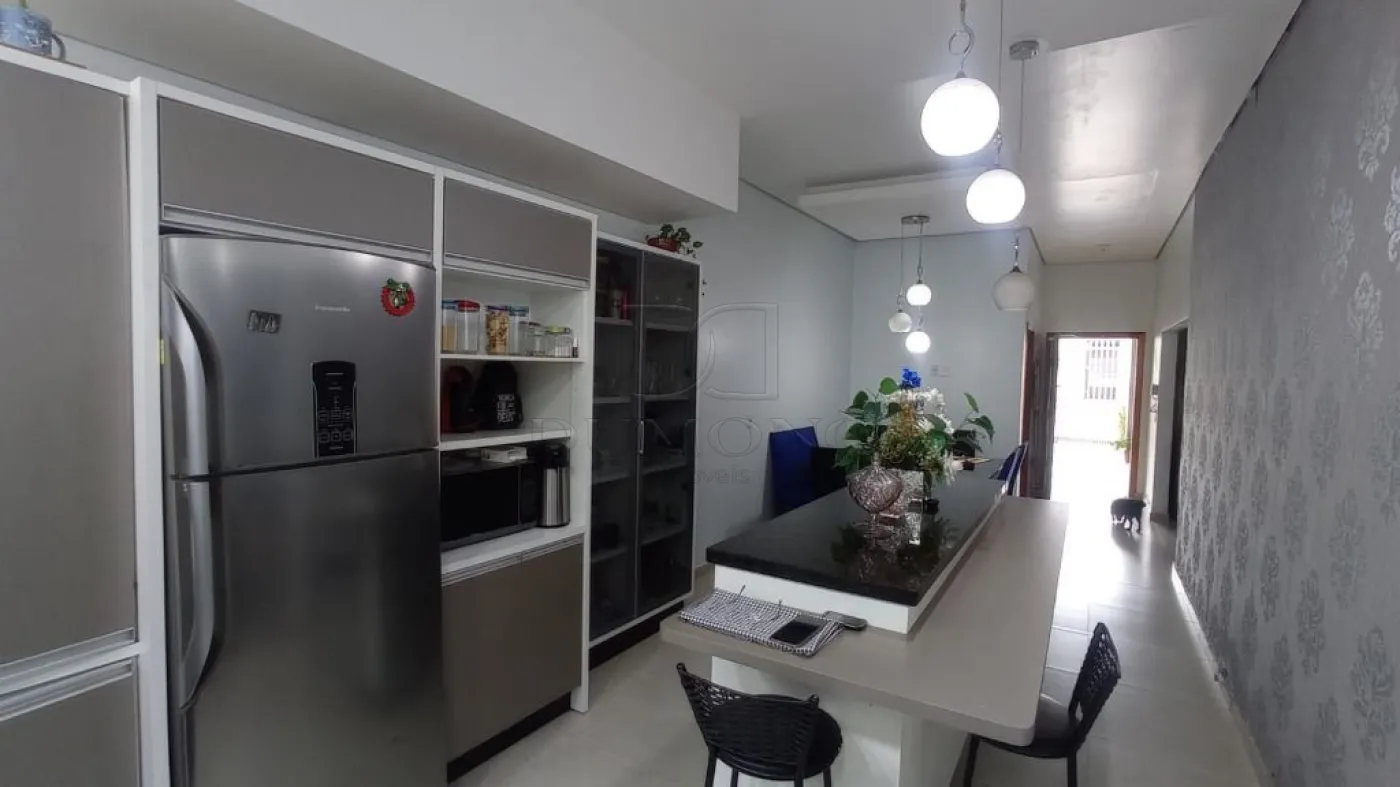 Casa com 3 dormitórios à venda com 214 m² por R$ 947.000 no Jardim Santa Rosa em Foz do Iguaçu/PR -