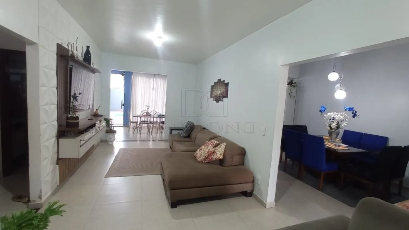 Casa com 3 dormitórios à venda com 214 m² por R$ 947.000 no Jardim Santa Rosa em Foz do Iguaçu/PR -