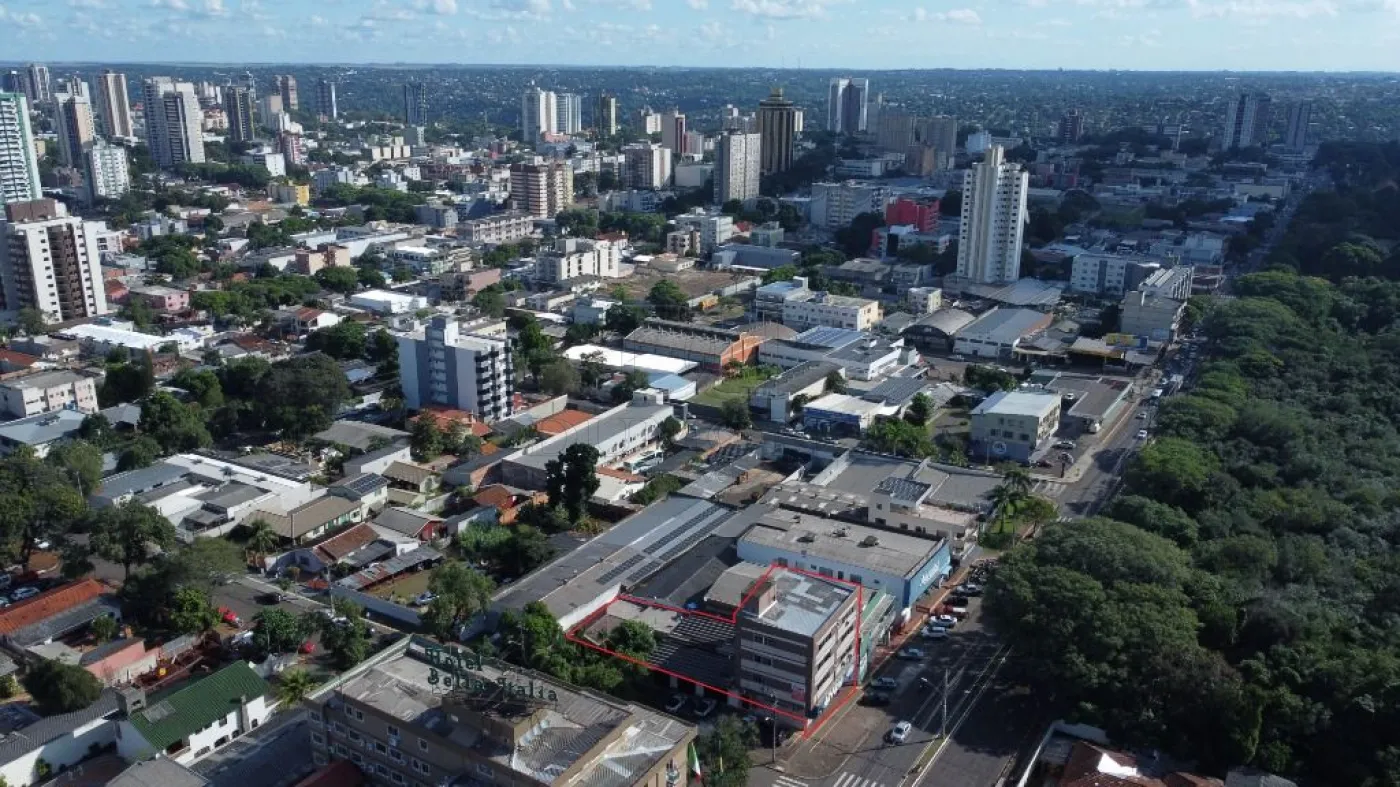 VENDE-SE PRÉDIO NO CENTRO DE FOZ DO IGUAÇU-PR