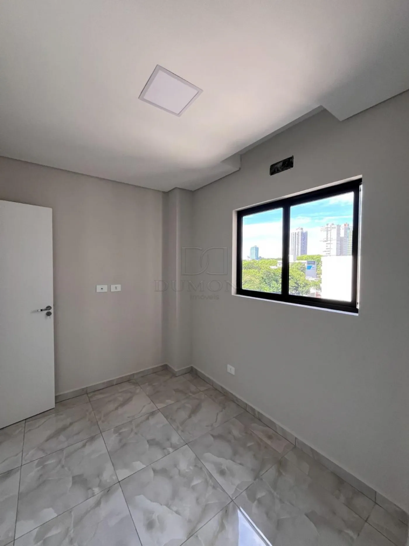 Apartamento Semi mobiliado com 2 dormitórios à venda no Edifício Ferrara em Foz do Iguaçu/PR