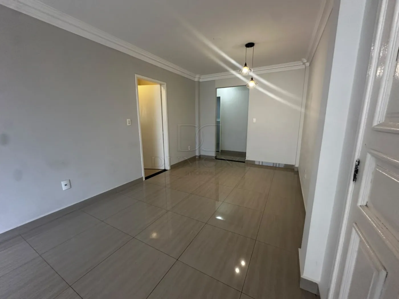 Apartamento com 2 dormitórios, sendo 1 suíte, no Edifício Ana Elisa em Foz do Iguaçu/PR