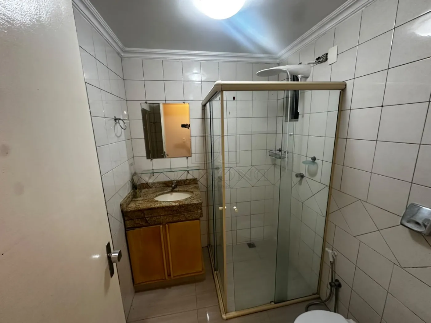 Apartamento com 2 dormitórios, sendo 1 suíte, no Edifício Ana Elisa em Foz do Iguaçu/PR