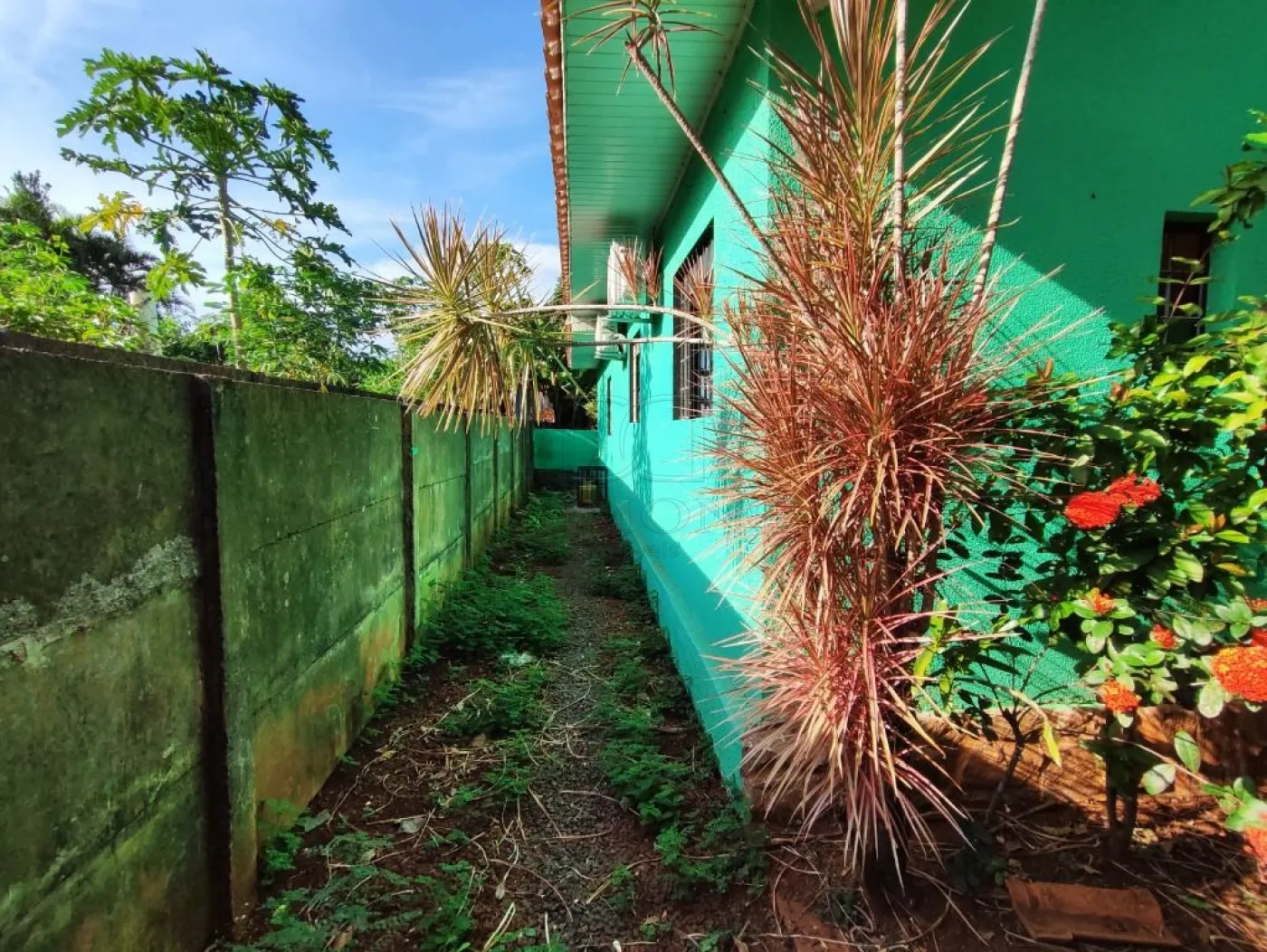 Imóvel amplo e funcional, ideal para quem busca conforto, espaço externo e ótima estrutura, com excelente aproveitamento do terreno.