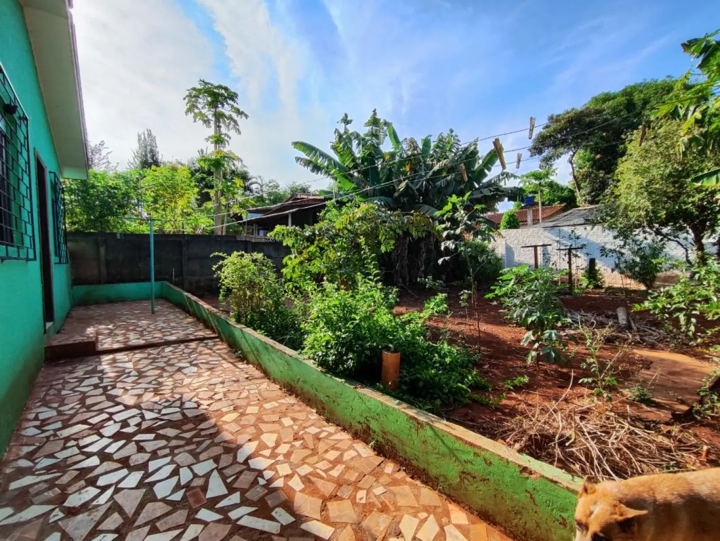 Imóvel amplo e funcional, ideal para quem busca conforto, espaço externo e ótima estrutura, com excelente aproveitamento do terreno.