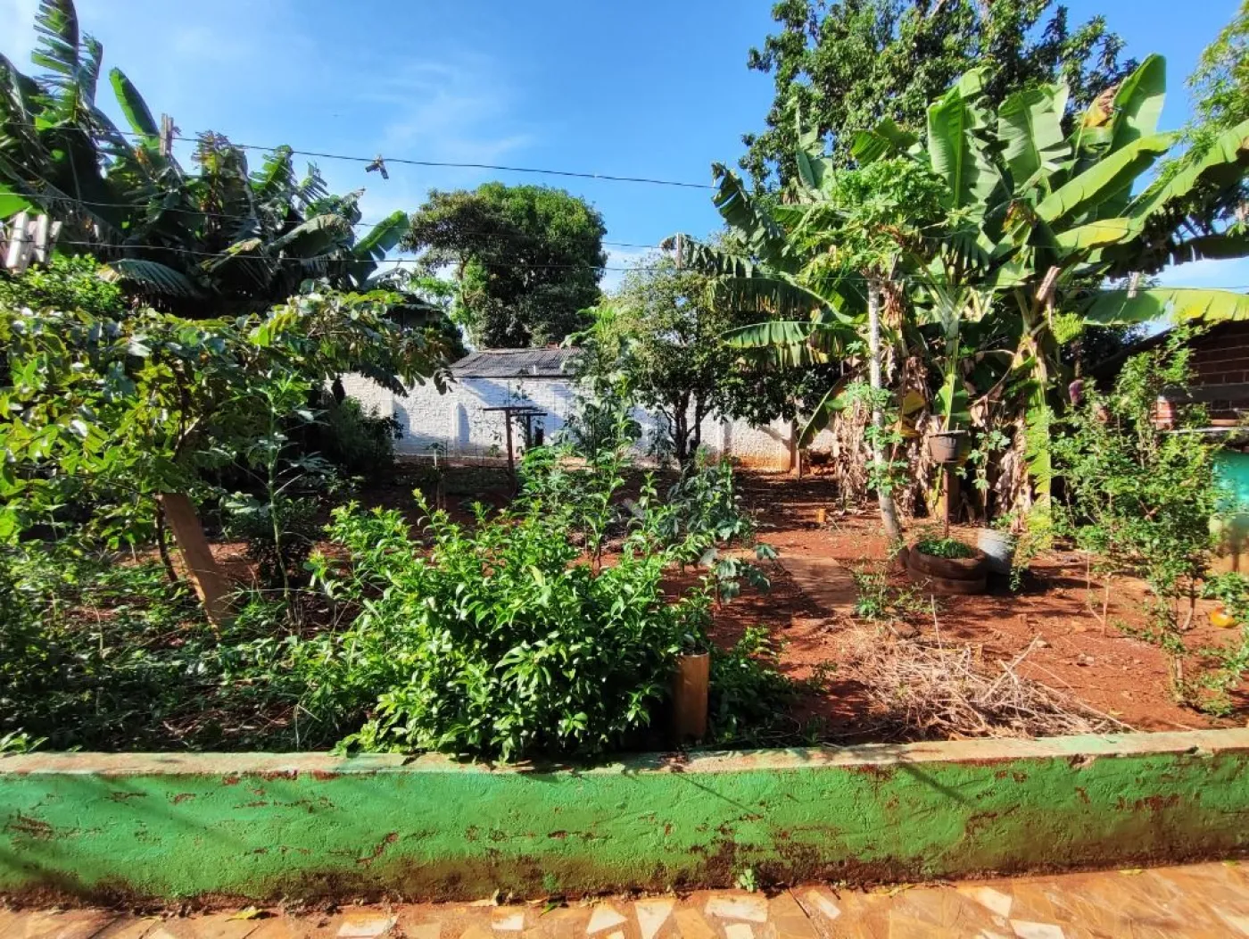 Imóvel amplo e funcional, ideal para quem busca conforto, espaço externo e ótima estrutura, com excelente aproveitamento do terreno.