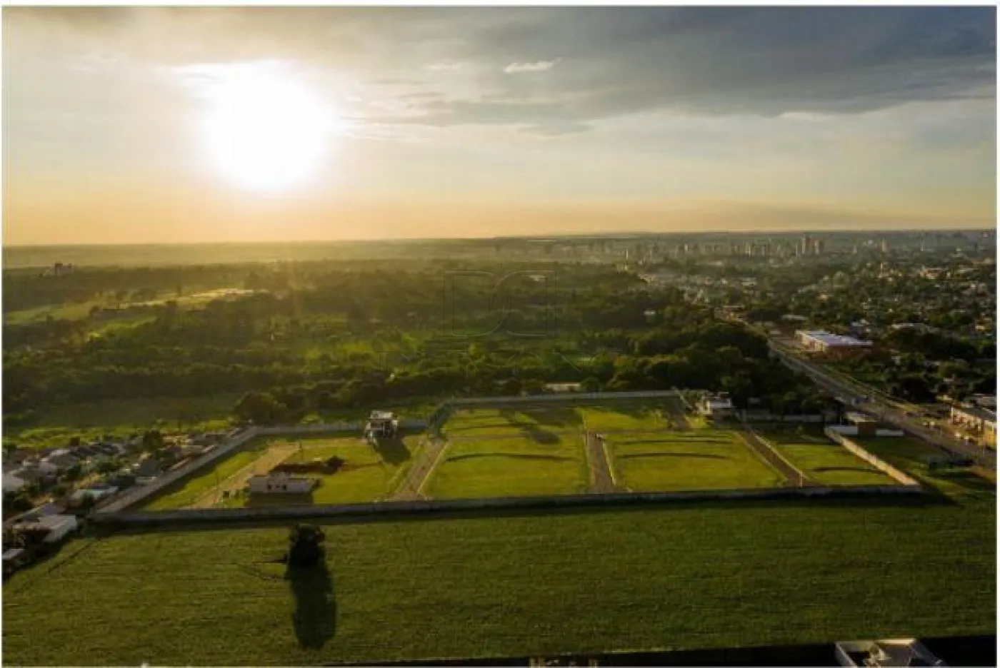 TERRENO COM 360 m² EM CONDOMÍNIO FECHADO