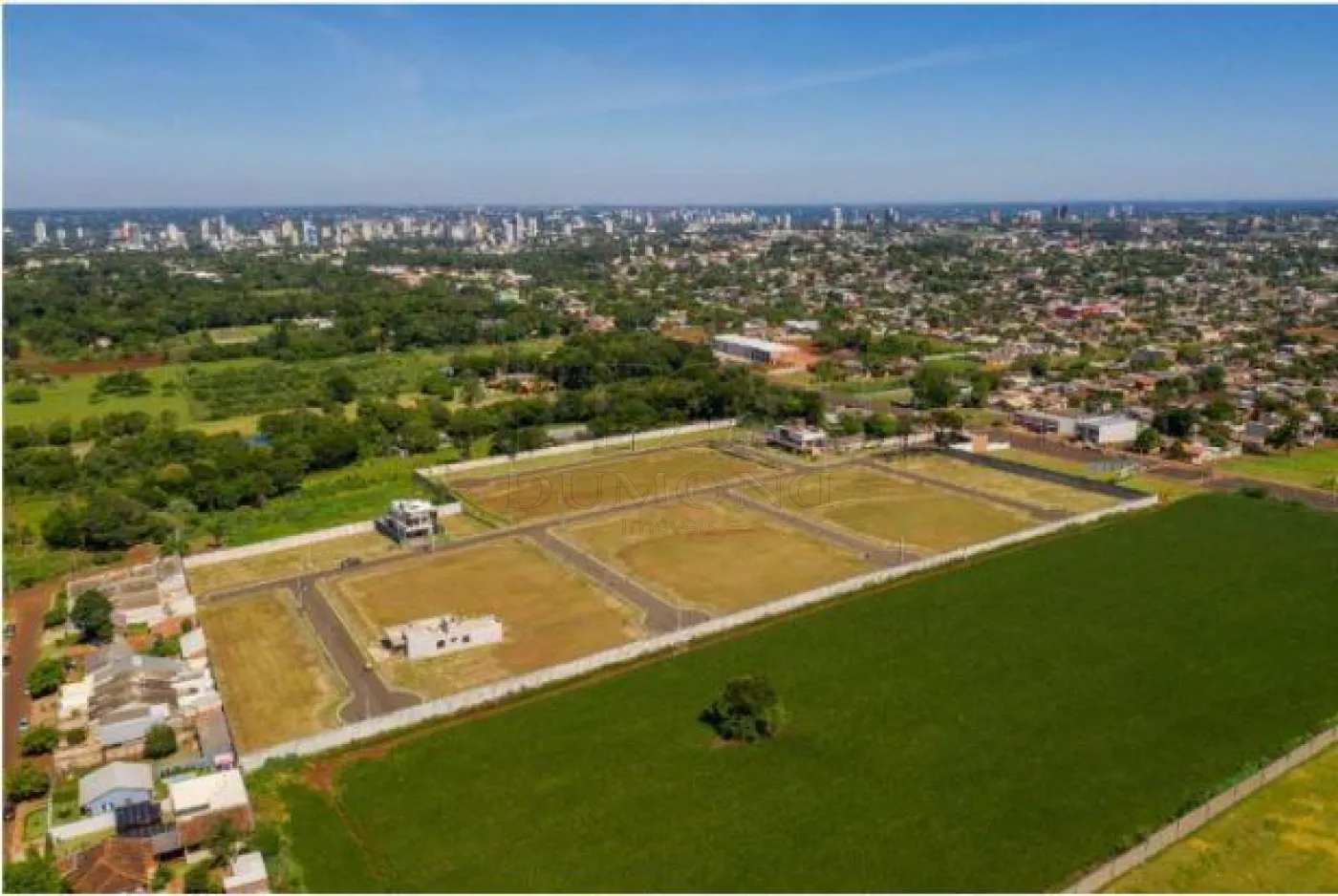 TERRENO COM 360 m² EM CONDOMÍNIO FECHADO