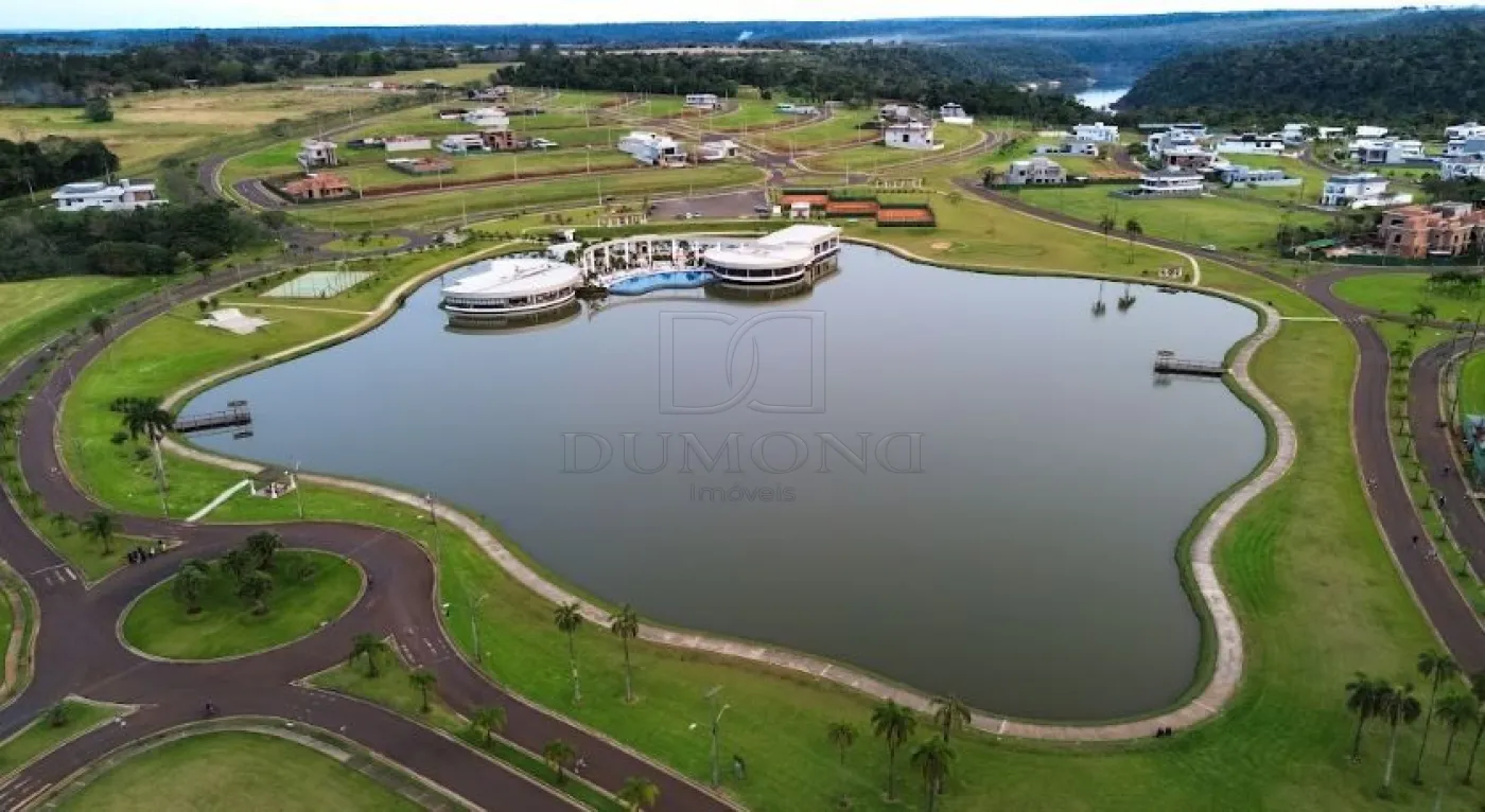 Casa de alto padrão  no prestigiado Condomínio Royal Boulevard Yacht. Esta residência térrea foi cuidadosamente projetada para oferecer o máximo em conforto e sofisticação, combinando um design com tecnologia de ponta.