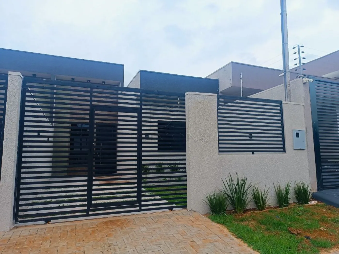 Casa com 3 dormitórios à venda com 89 m² por R$ 550.000 no Jardim Fenícia em Foz do Iguaçu/PR