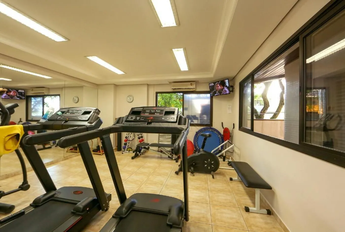 Apartamento Duplex com 4 dormitórios à venda com 384 m² por R$ 2.500.000 no Edifício Maison Classic em Foz do Iguaçu