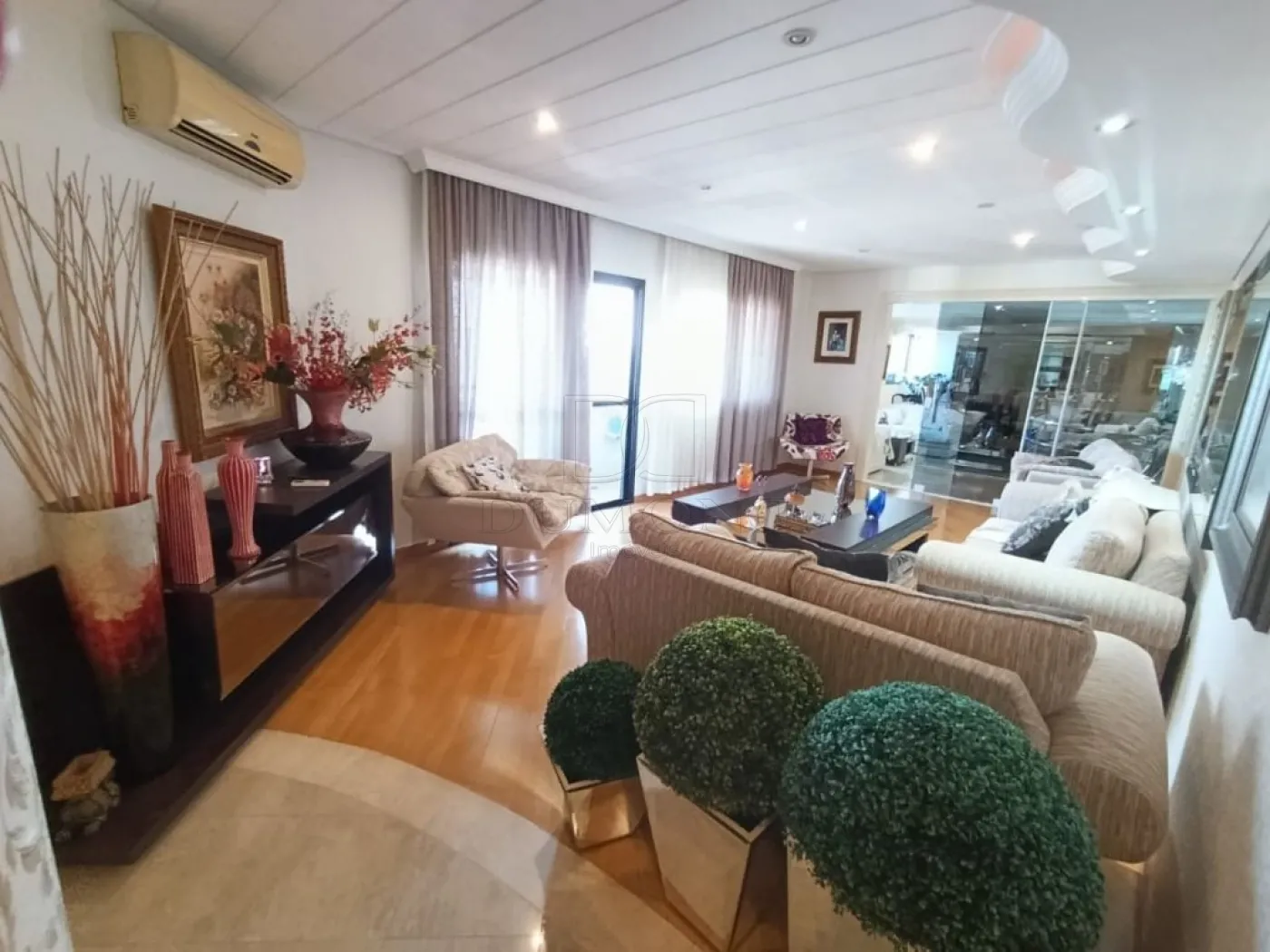 Apartamento Duplex com 4 dormitórios à venda com 384 m² por R$ 2.500.000 no Edifício Maison Classic em Foz do Iguaçu