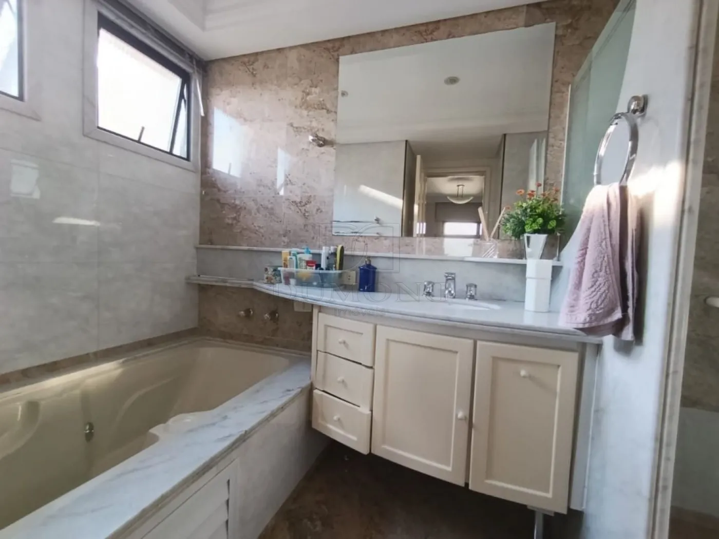Apartamento Duplex com 4 dormitórios à venda com 384 m² por R$ 2.500.000 no Edifício Maison Classic em Foz do Iguaçu
