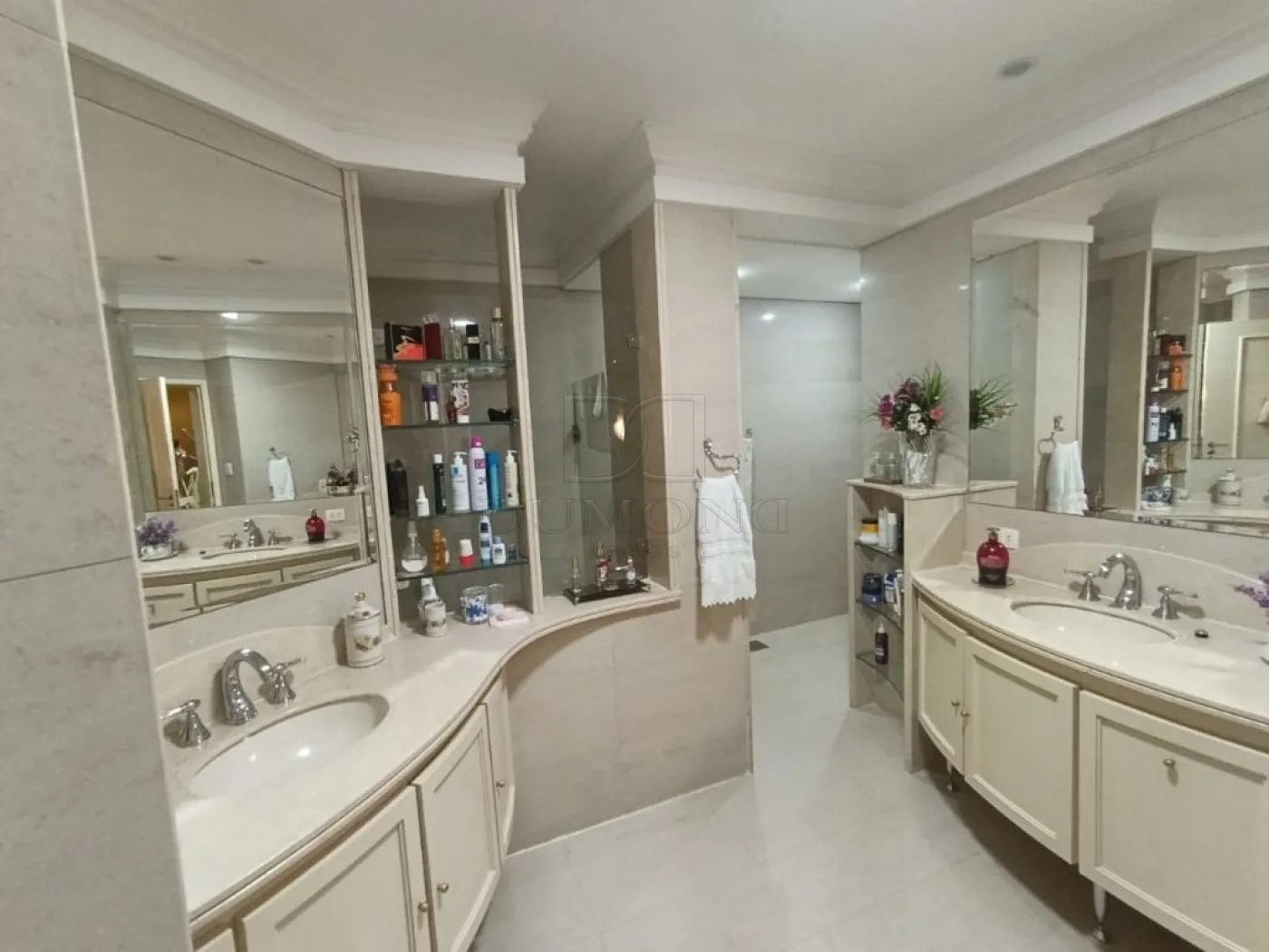 Apartamento Duplex com 4 dormitórios à venda com 384 m² por R$ 2.500.000 no Edifício Maison Classic em Foz do Iguaçu