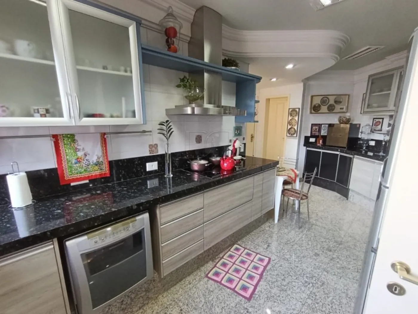 Apartamento Duplex com 4 dormitórios à venda com 384 m² por R$ 2.500.000 no Edifício Maison Classic em Foz do Iguaçu