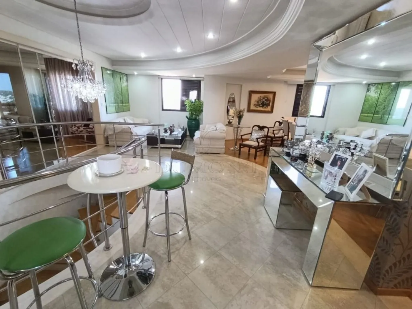 Apartamento Duplex com 4 dormitórios à venda com 384 m² por R$ 2.500.000 no Edifício Maison Classic em Foz do Iguaçu