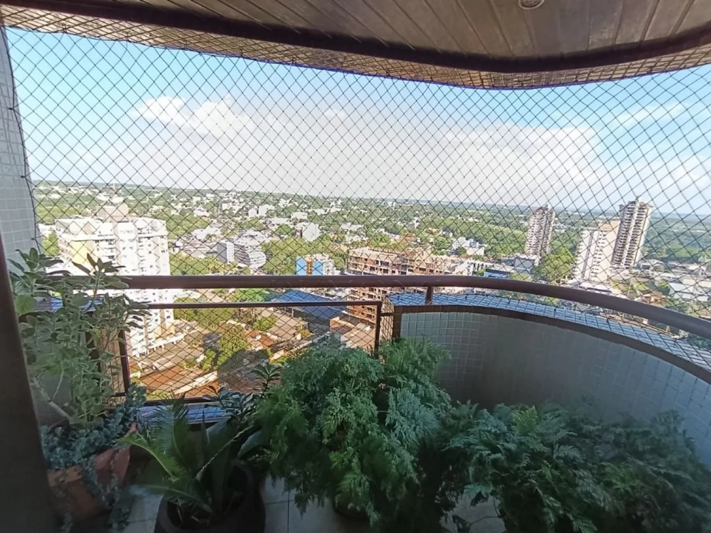 Apartamento Duplex com 4 dormitórios à venda com 384 m² por R$ 2.500.000 no Edifício Maison Classic em Foz do Iguaçu