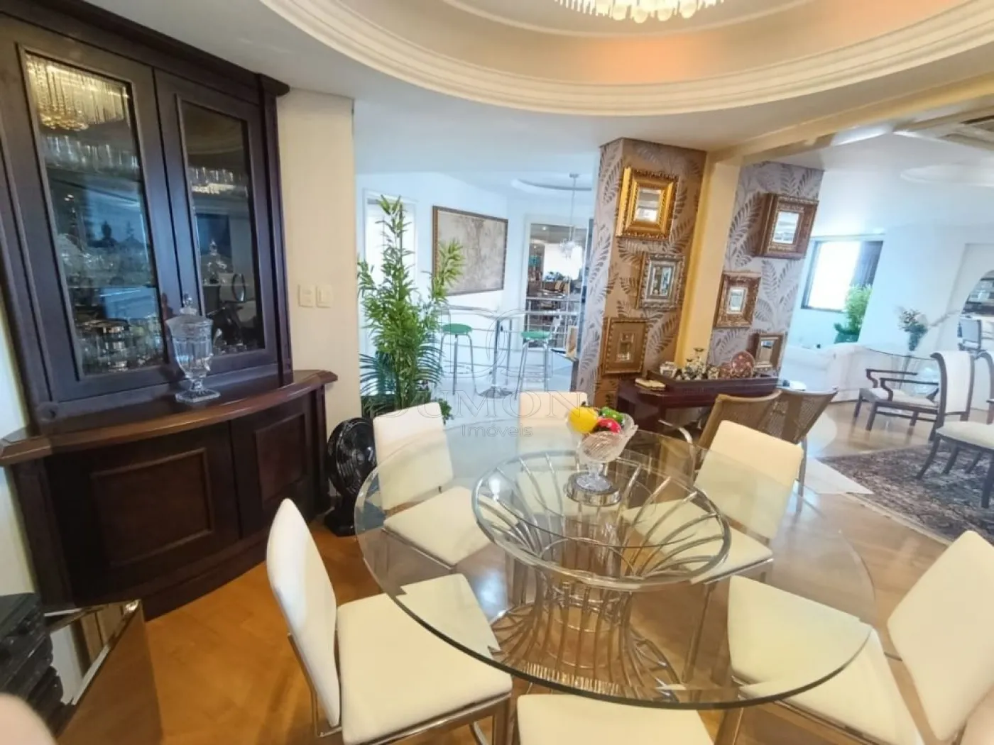 Apartamento Duplex com 4 dormitórios à venda com 384 m² por R$ 2.500.000 no Edifício Maison Classic em Foz do Iguaçu