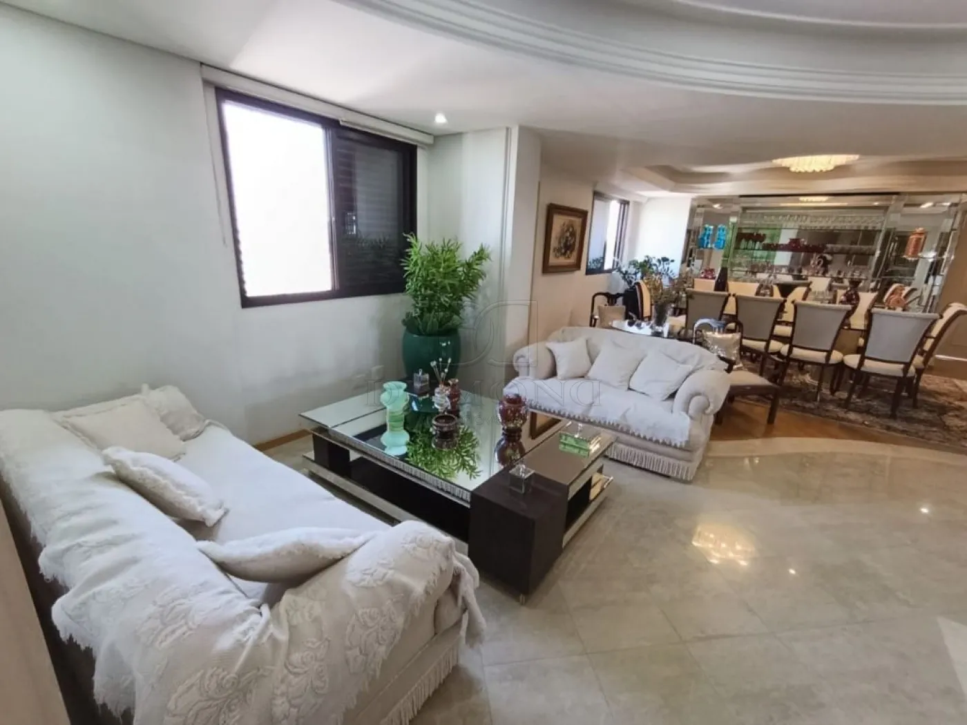Apartamento Duplex com 4 dormitórios à venda com 384 m² por R$ 2.500.000 no Edifício Maison Classic em Foz do Iguaçu