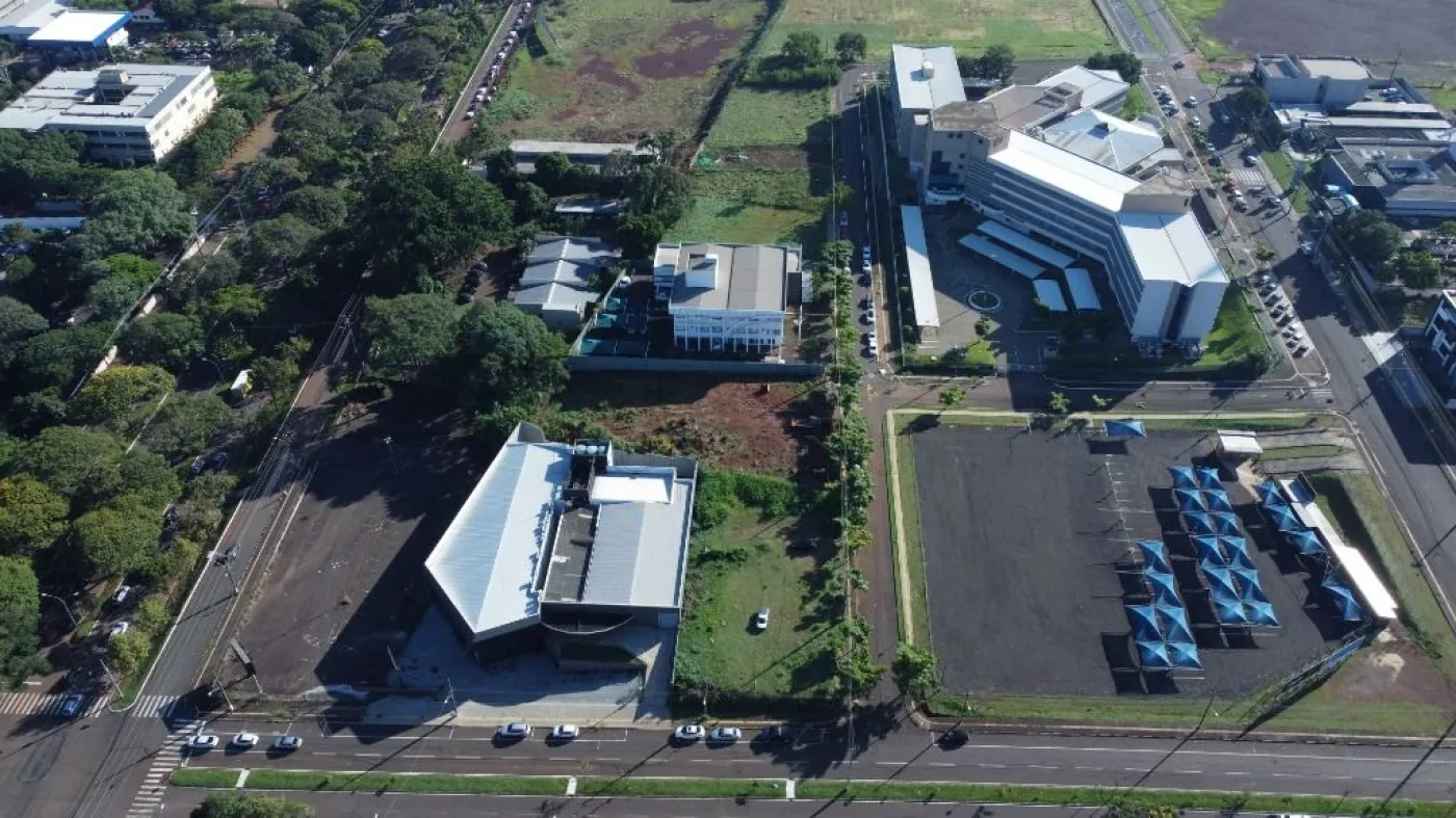 Terreno à venda com 700 m² por R$ 3.500.000 no Jardim Polo Centro em Foz do Iguaçu/PR