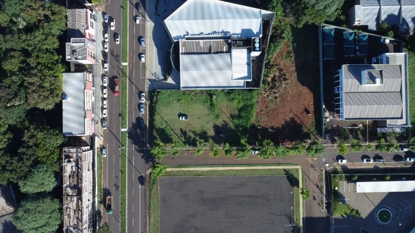 Terreno à venda com 700 m² por R$ 3.500.000 no Jardim Polo Centro em Foz do Iguaçu/PR