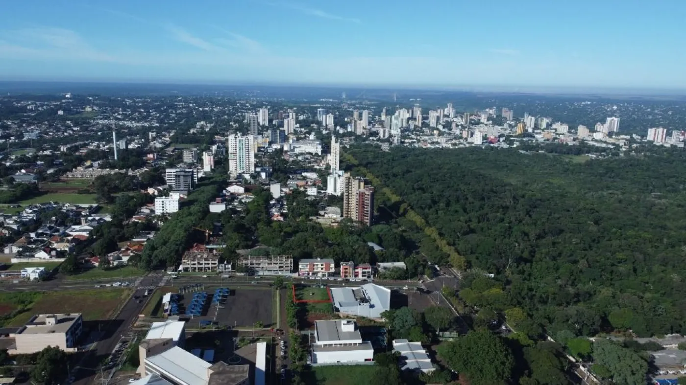 Terreno à venda com 700 m² por R$ 3.500.000 no Jardim Polo Centro em Foz do Iguaçu/PR